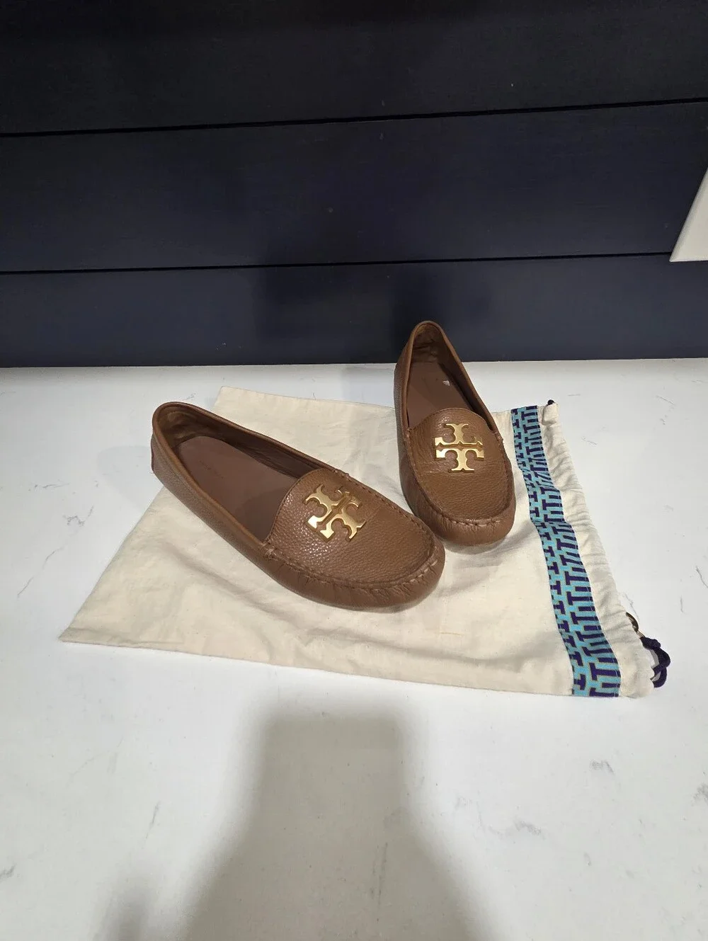 Tory Burch Everly Driver Loafers In Royal Tan Pebbled Leather Gold Double T 11M